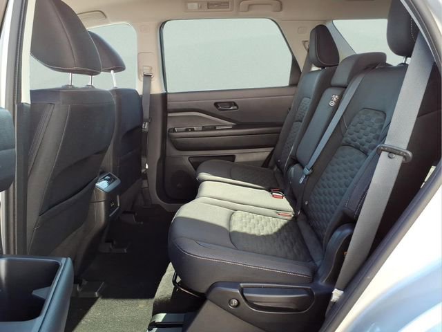 Used 2023 Nissan Pathfinder SV image 24