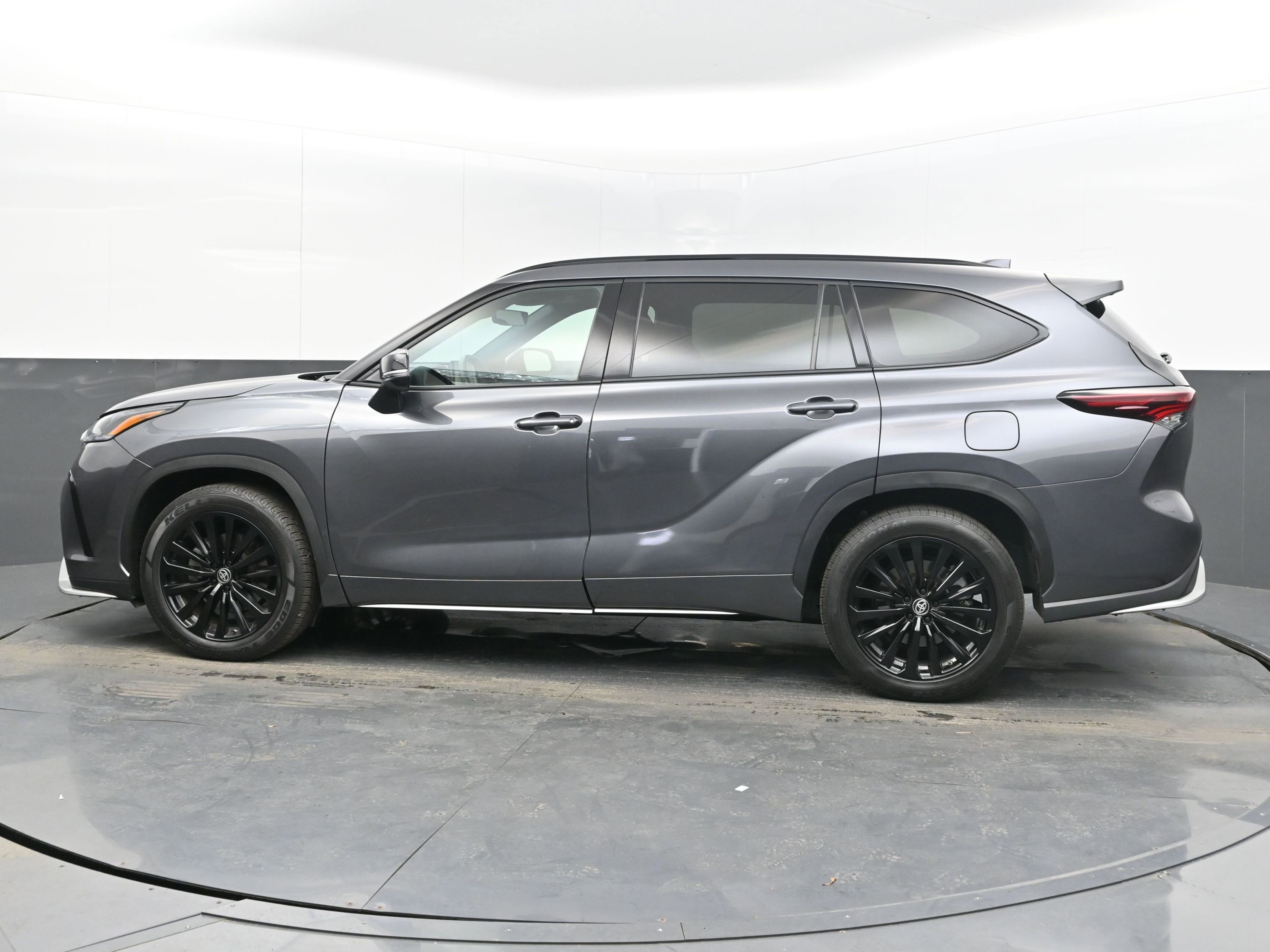 Used 2024 Toyota Highlander XSE image 5