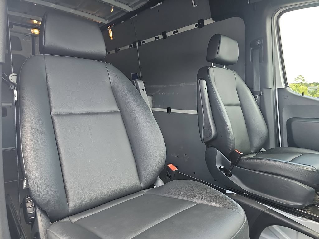 Used 2025 Mercedes-Benz Sprinter 2500 image 14