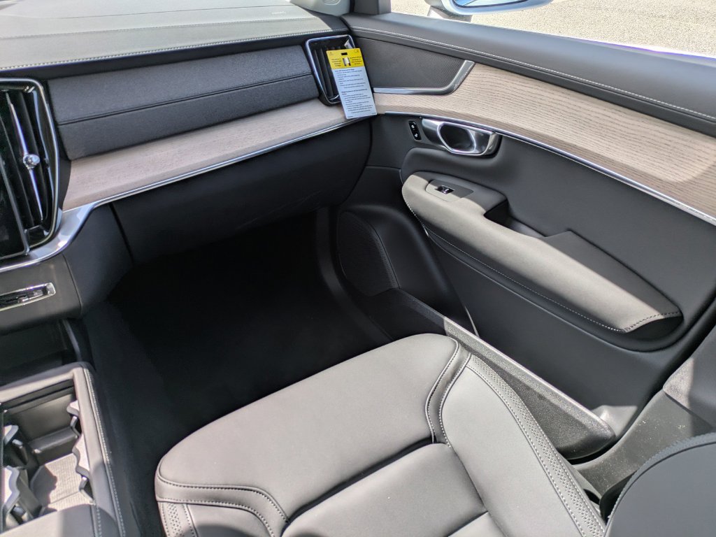 New 2026 Volvo XC90 B5 Core AWD/4WD image 17
