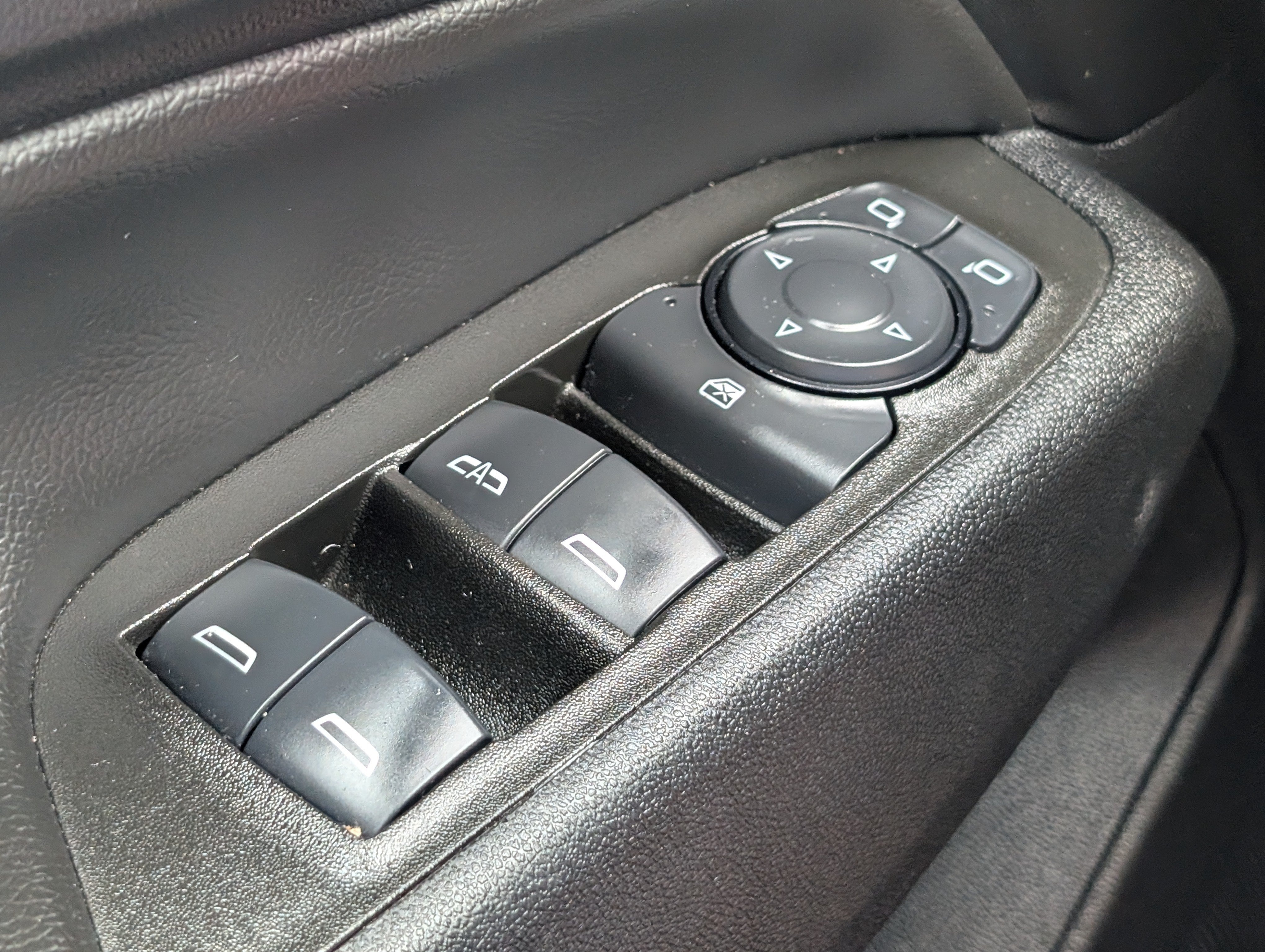 Used 2024 Chevrolet Equinox LT FWD image 21