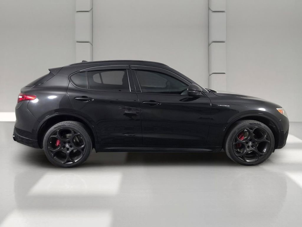 Used 2022 Alfa Romeo Stelvio Veloce AWD/4WD image 4