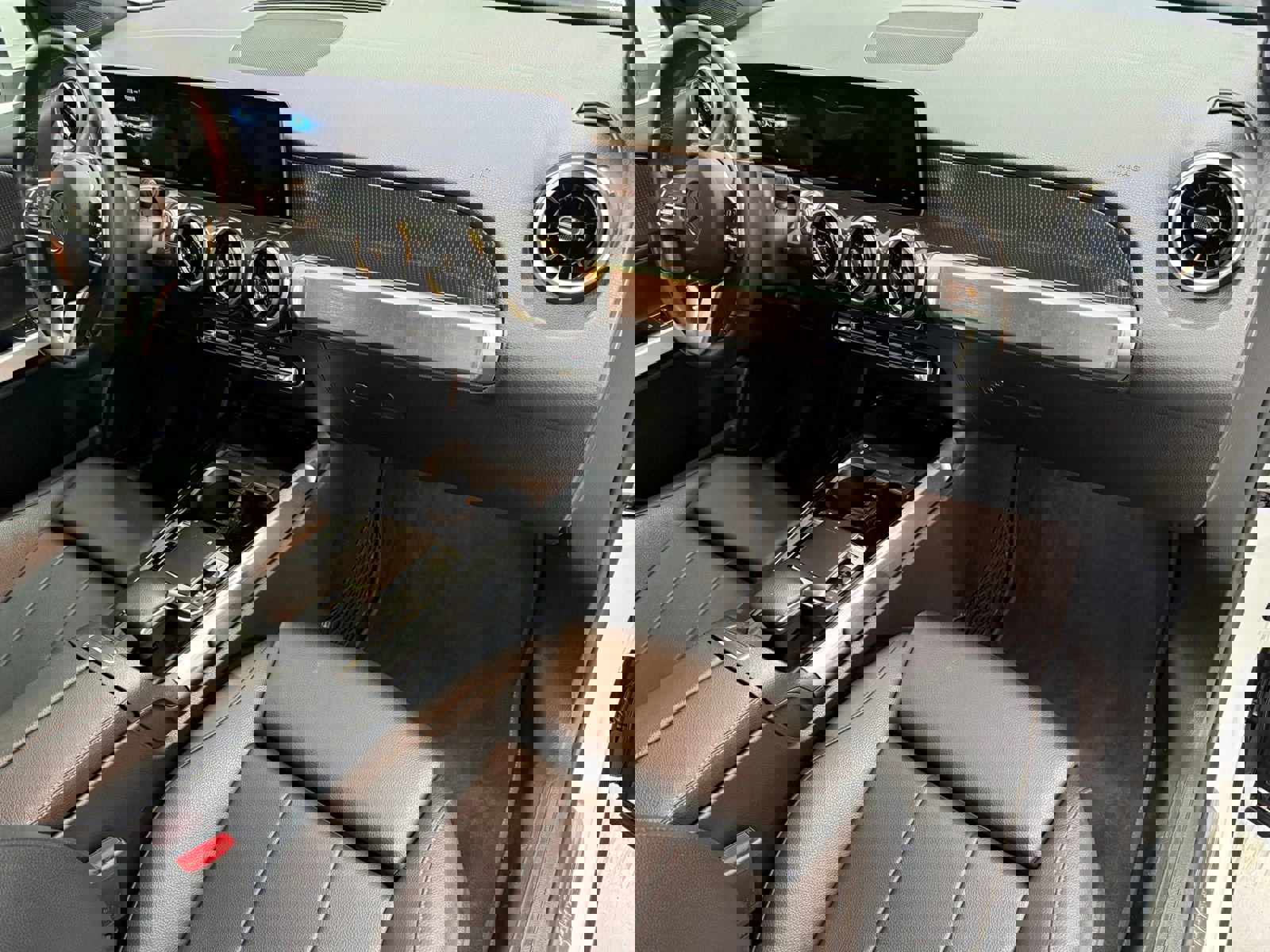 Used 2020 Mercedes-Benz GLB 250 image 27