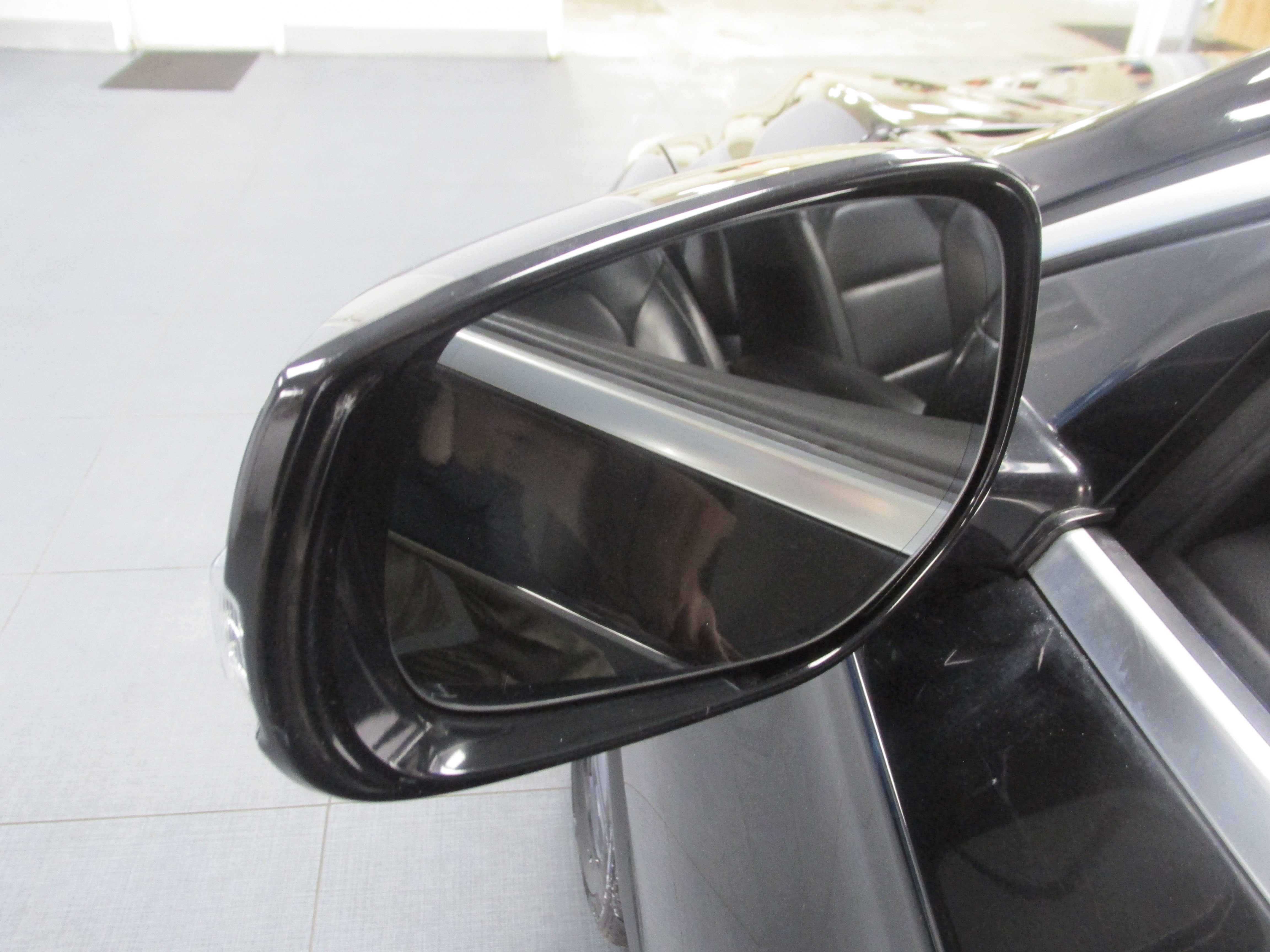 Used 2017 INFINITI QX30 AWD image 18