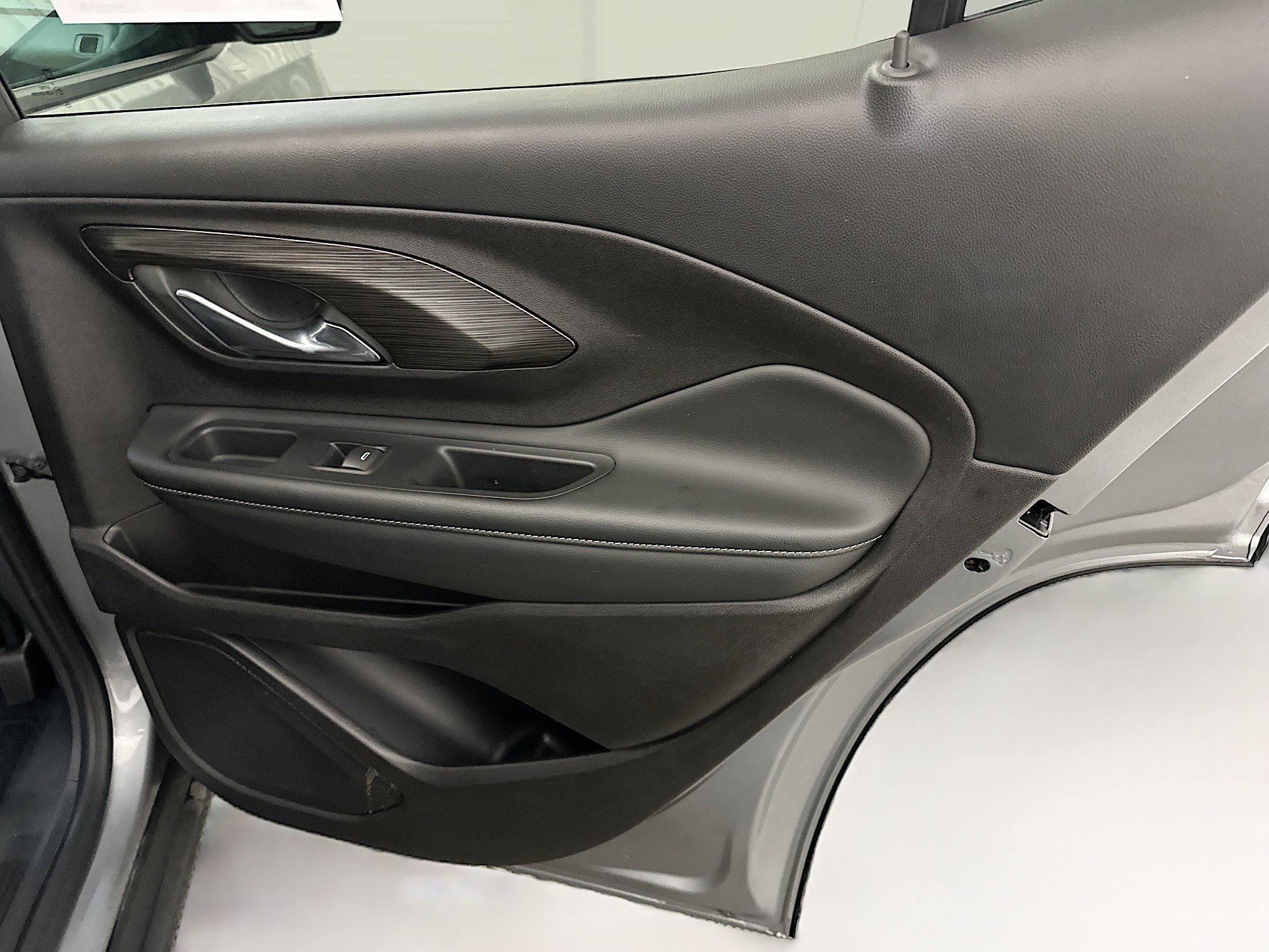 Used 2024 GMC Terrain SLT image 32