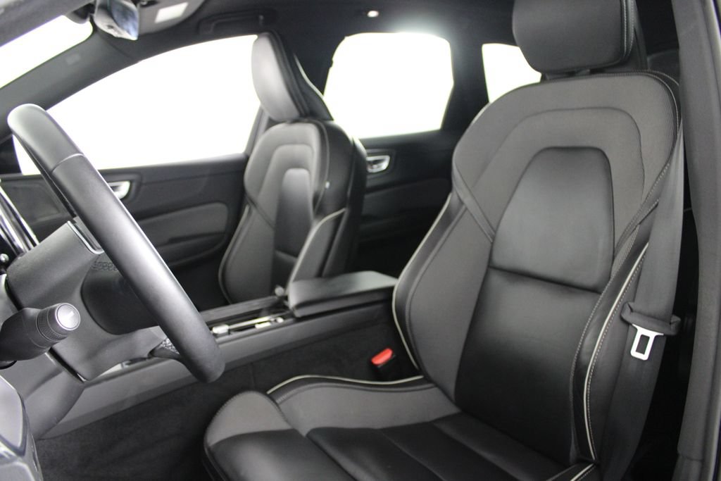 Used 2022 Volvo XC60 B5 R-Design w/ Protection Package Premier FWD image 18