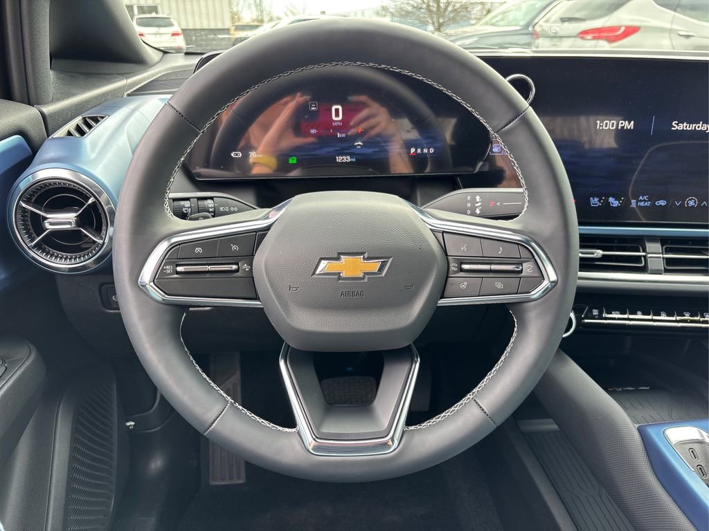 Used 2025 Chevrolet Equinox EV LT w/ Convenience Package II image 24