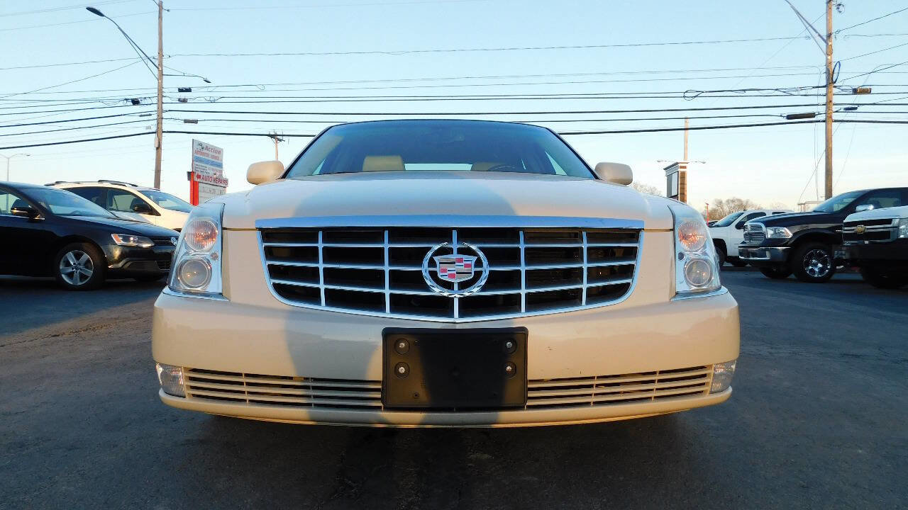 Used 2011 Cadillac DTS FWD image 25