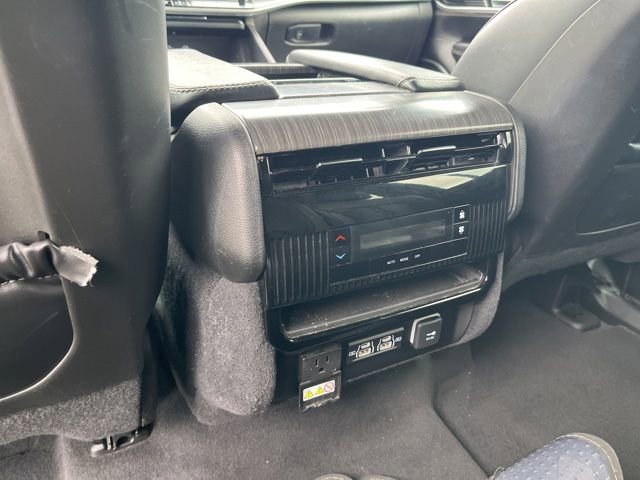 Used 2023 Jeep Wagoneer Series II AWD/4WD image 9