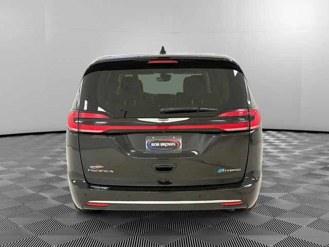 Used 2024 Chrysler Pacifica Select image 4