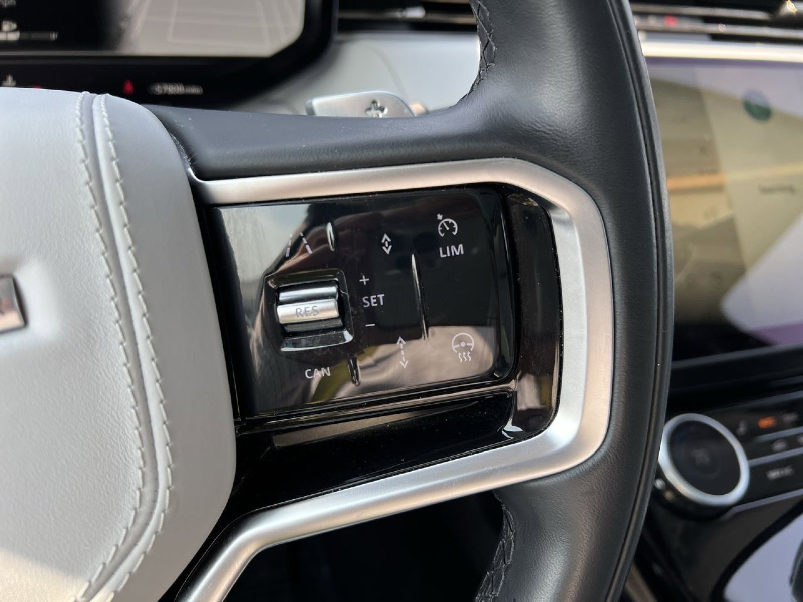 Used 2023 Land Rover Range Rover Sport SE AWD/4WD image 29