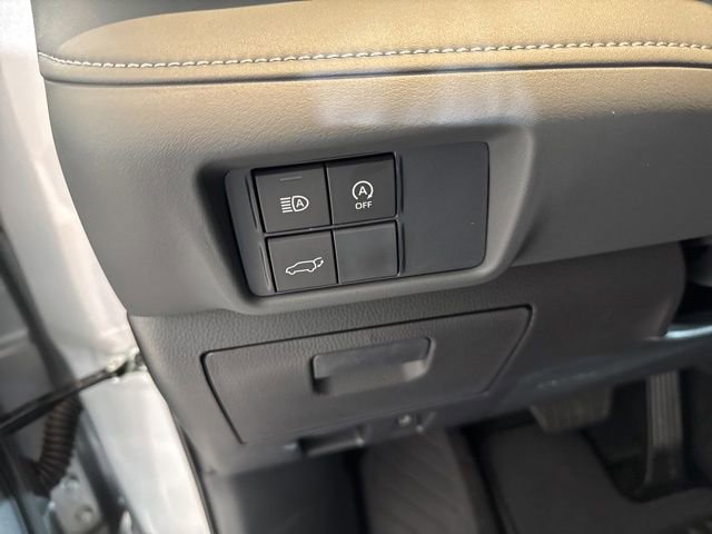 New 2025 Toyota Highlander XLE image 24