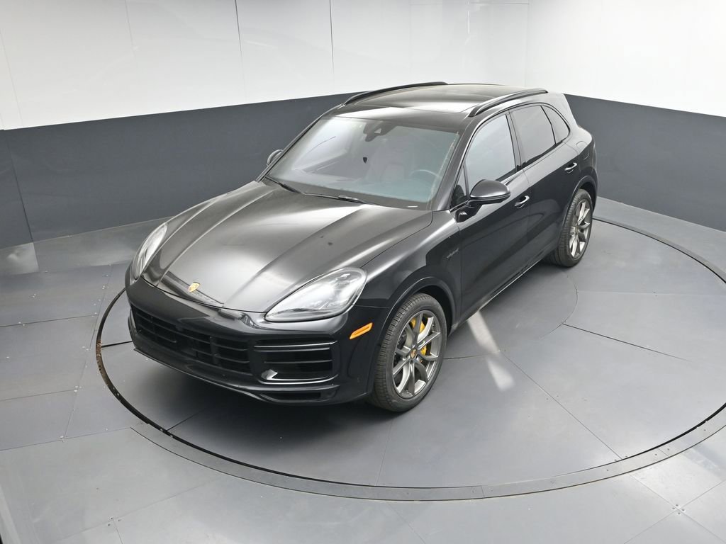 Certified 2022 Porsche Cayenne Turbo S AWD/4WD image 33