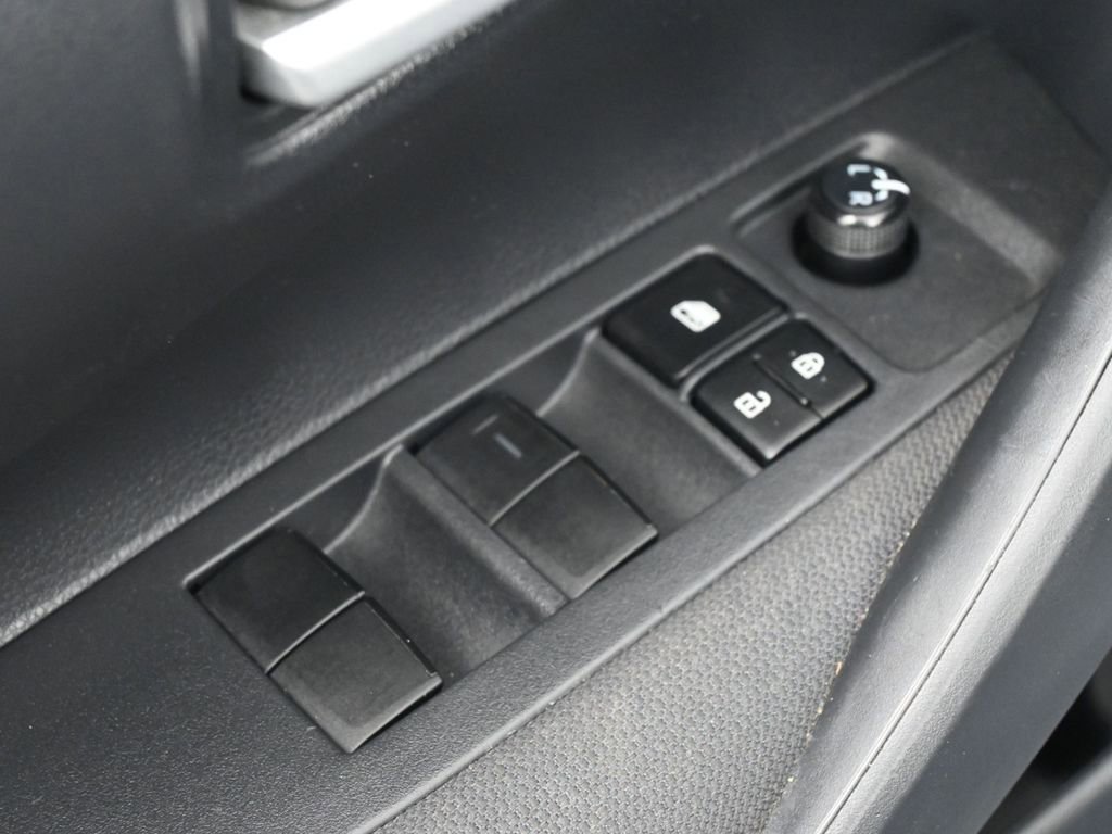 Used 2021 Toyota Corolla LE image 14