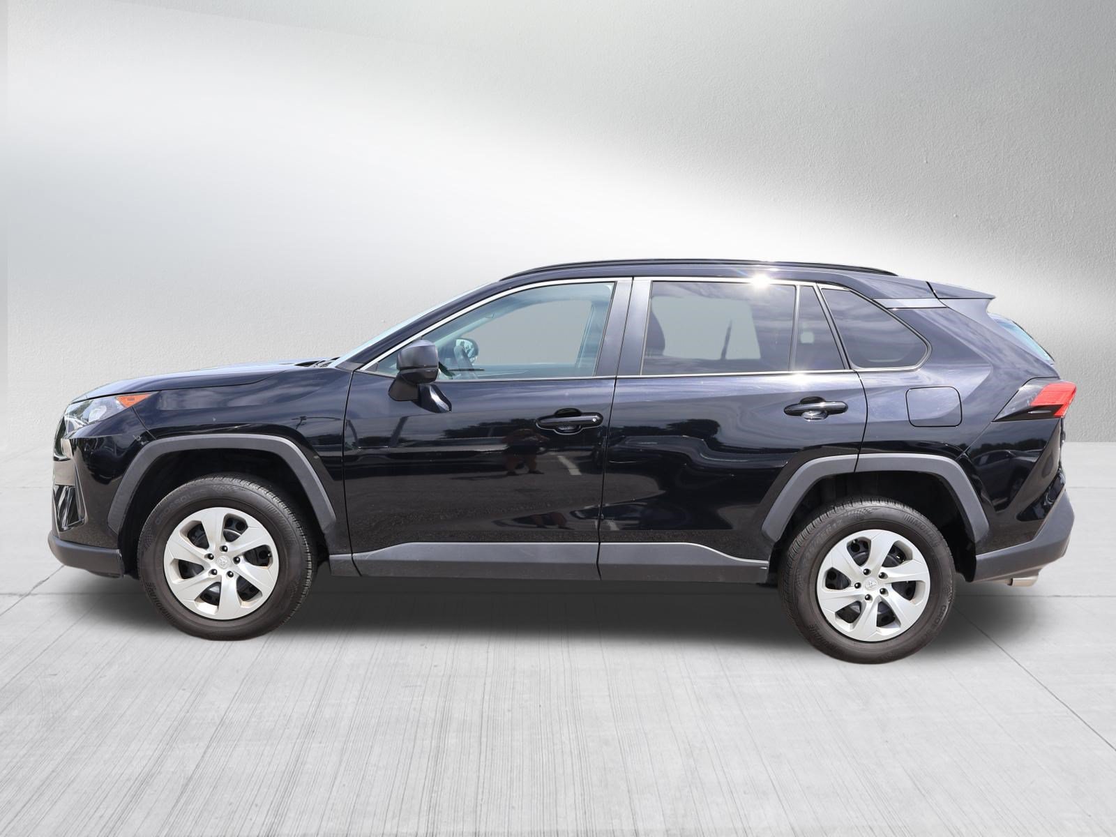 Used 2020 Toyota RAV4 LE AWD/4WD image 4