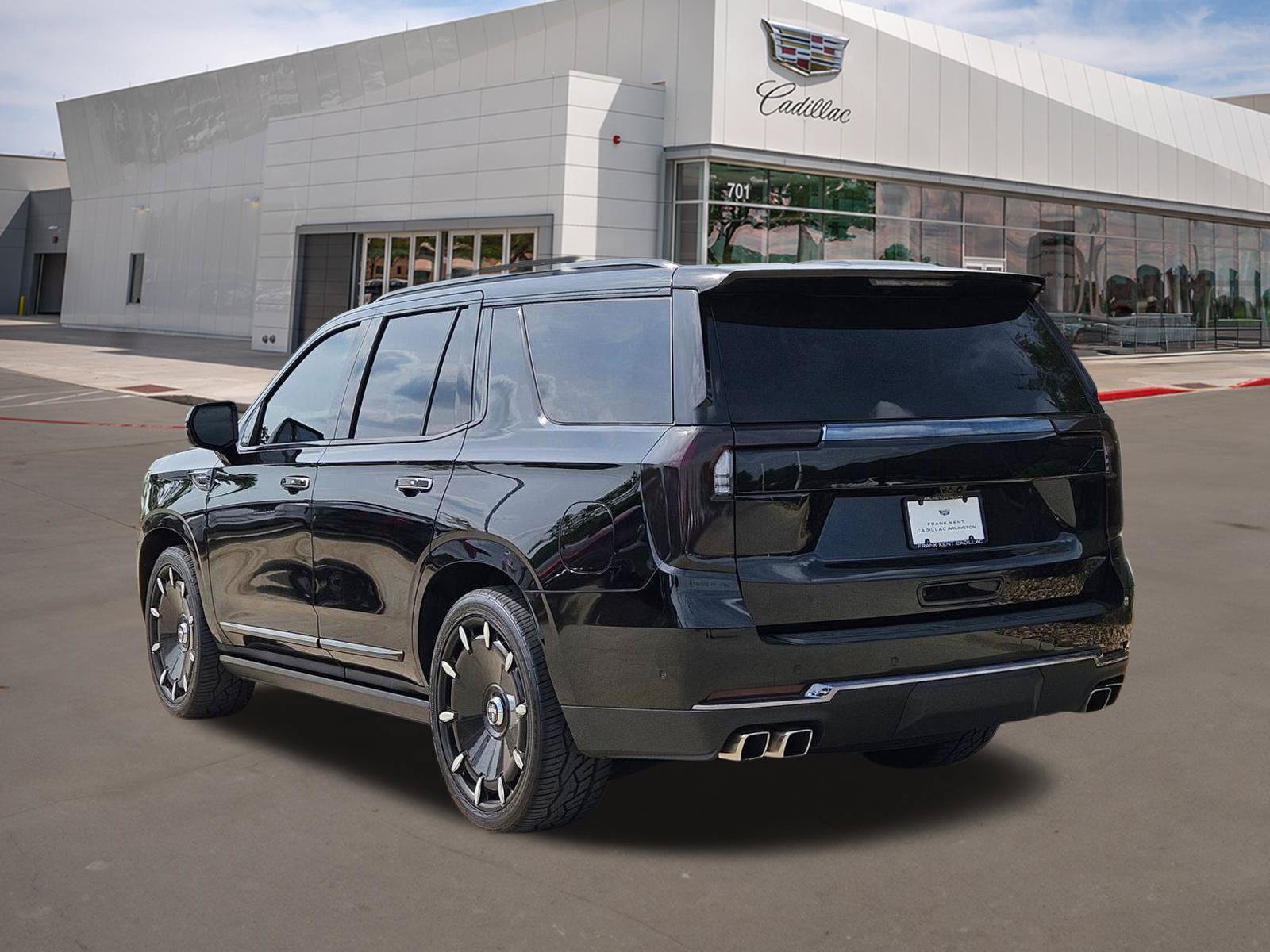 Used 2025 GMC Yukon Denali Ultimate w/ LPO, Floor Liner Package AWD/4WD image 4