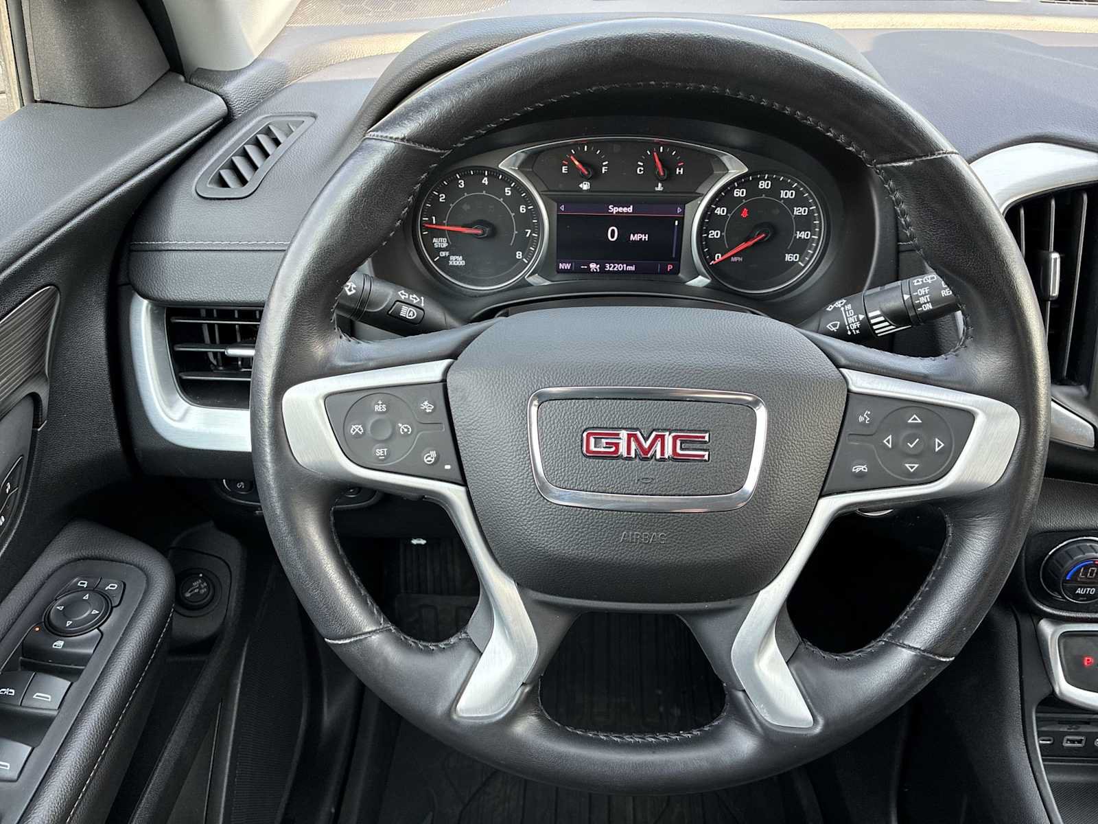 Used 2022 GMC Terrain SLT w/ LPO, Floor Liner Package AWD/4WD image 11