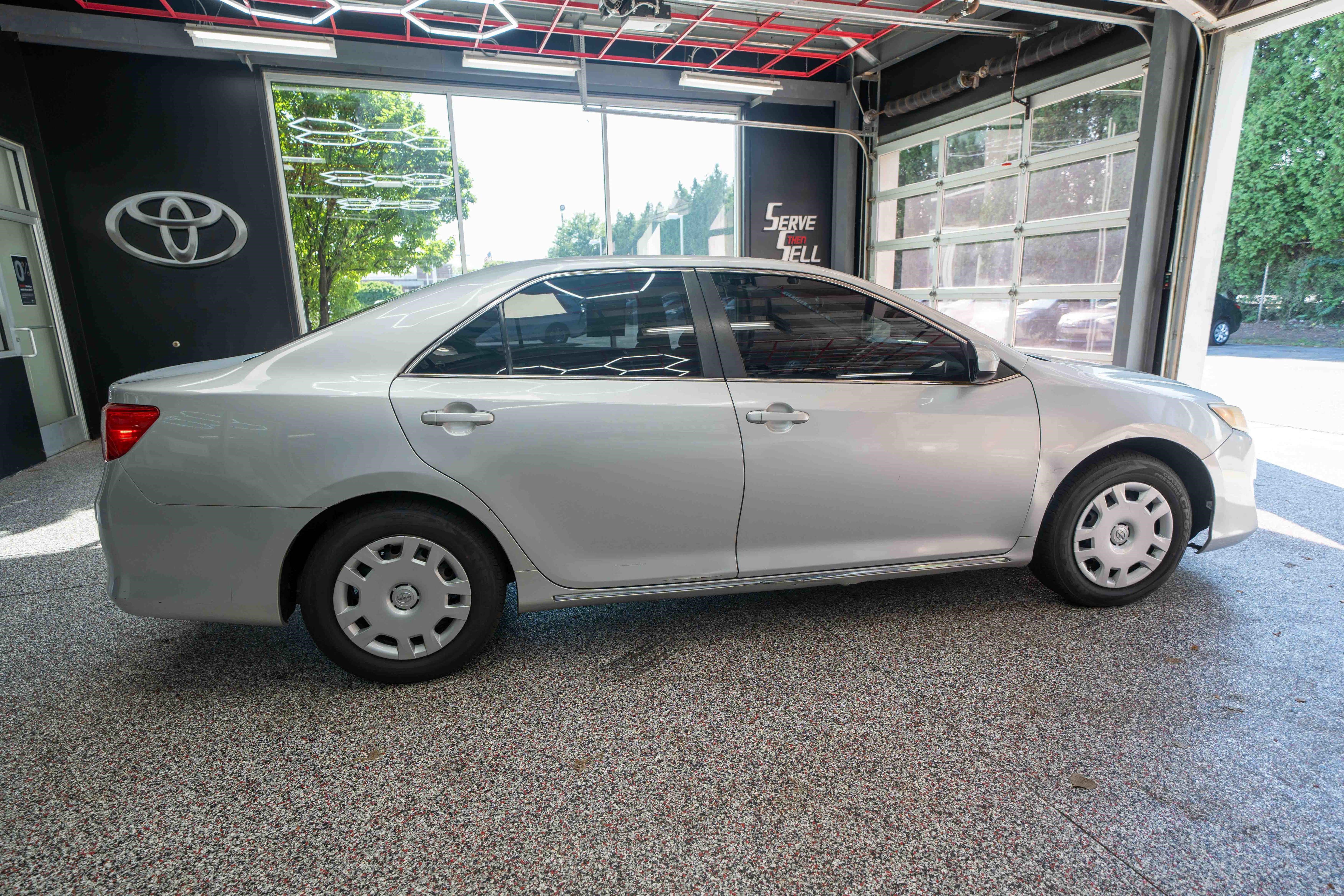 Used 2012 Toyota Camry LE FWD image 4