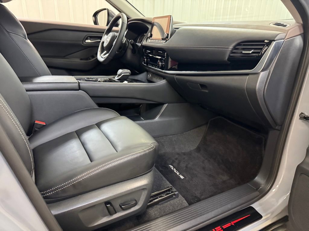 Used 2023 Nissan Rogue SL AWD/4WD image 28