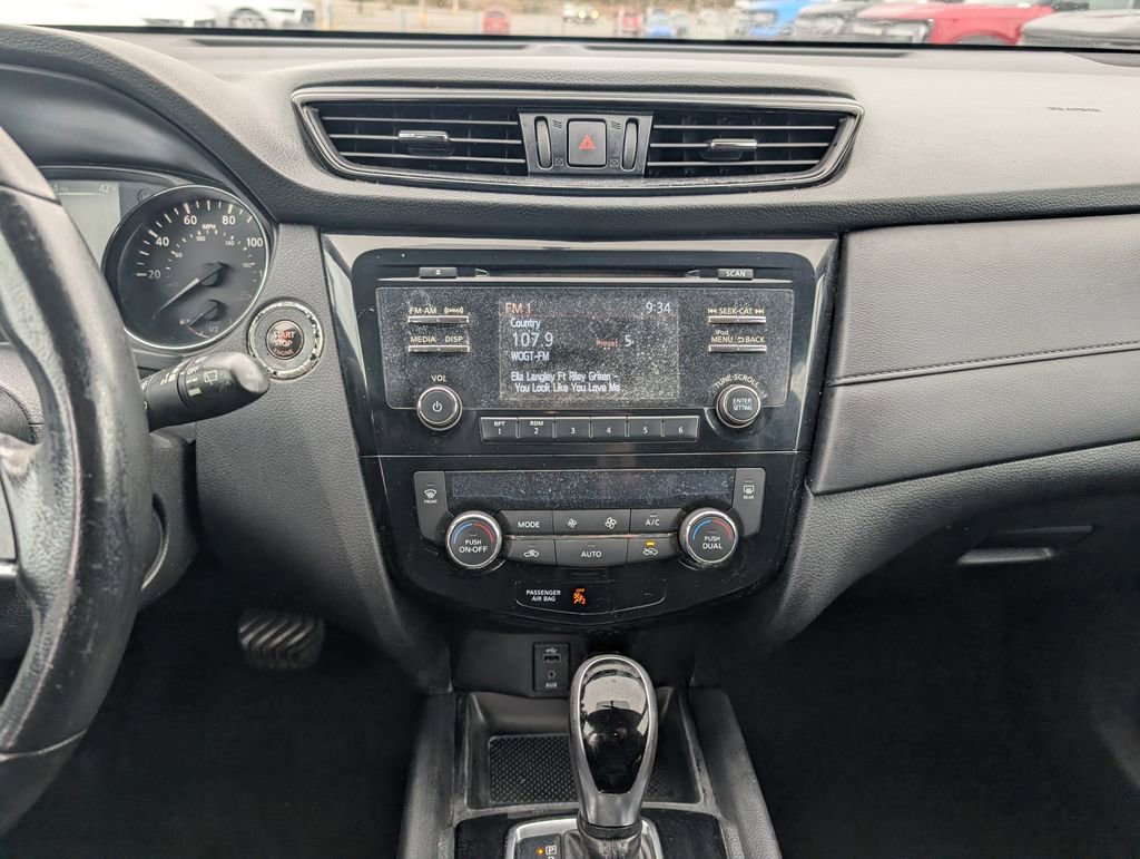 Used 2017 Nissan Rogue SV w/ Midnight Edition image 20