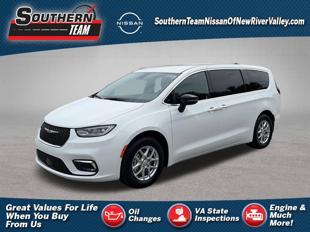 Used 2026 Chrysler Pacifica Select