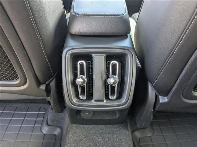 Used 2020 Volvo XC40 T5 Inscription image 19