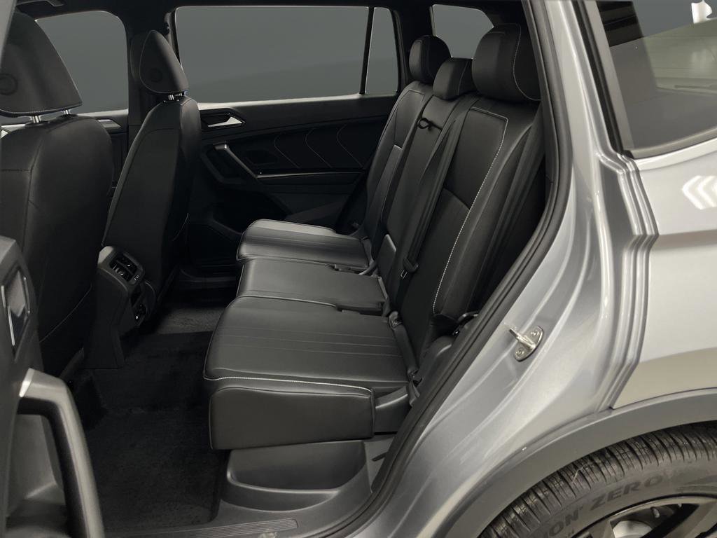 Used 2024 Volkswagen Tiguan SE R-Line image 28