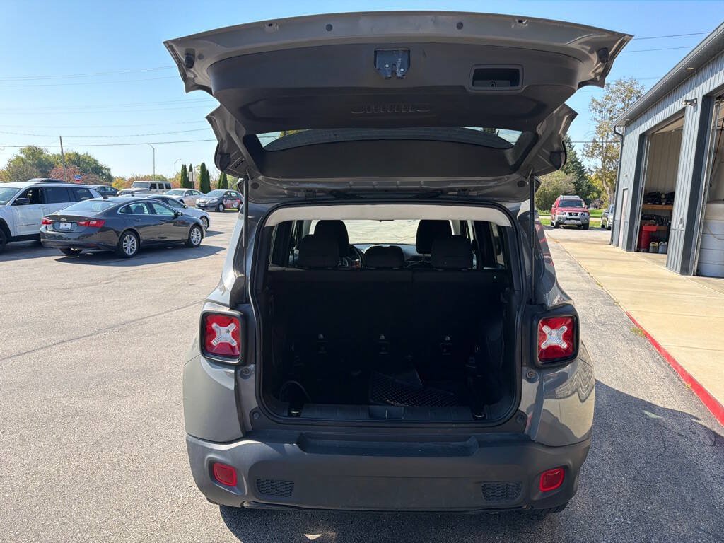 Used 2020 Jeep Renegade Altitude AWD/4WD image 5