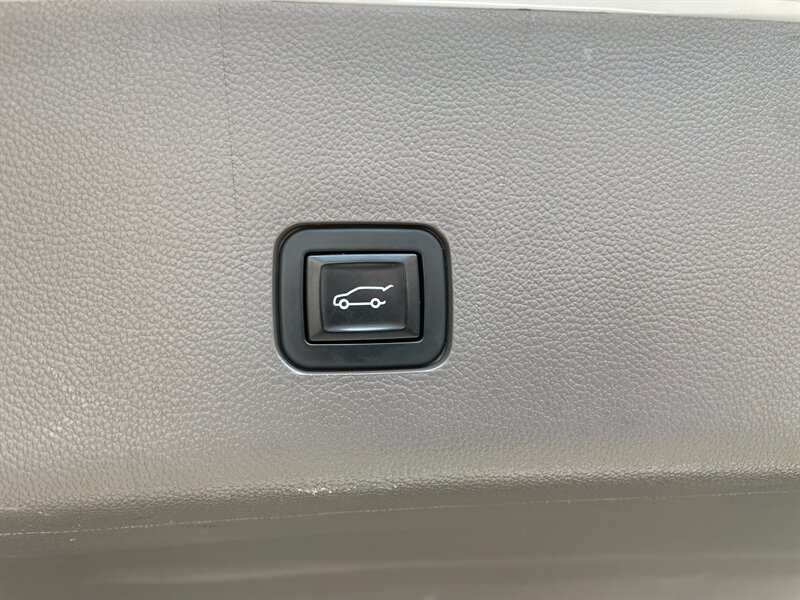 Used 2018 Chevrolet Traverse Premier AWD/4WD image 31