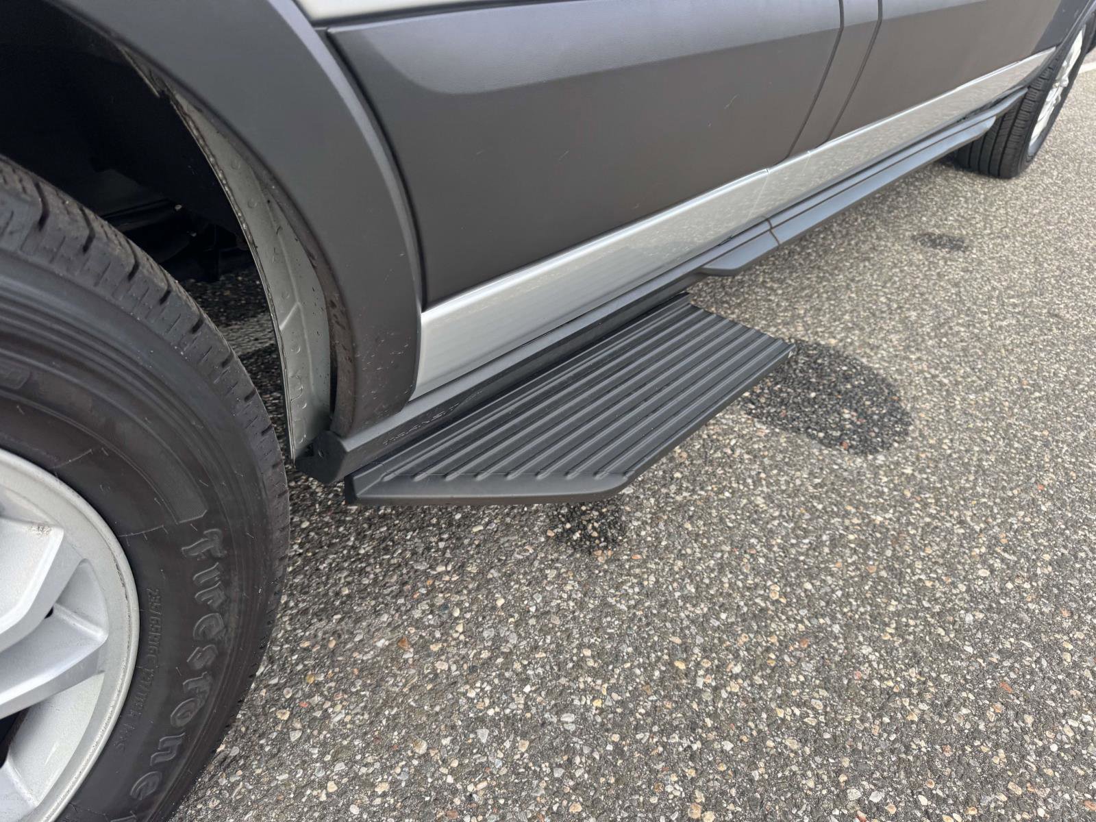 Used 2023 Ford Transit 350 XLT image 10