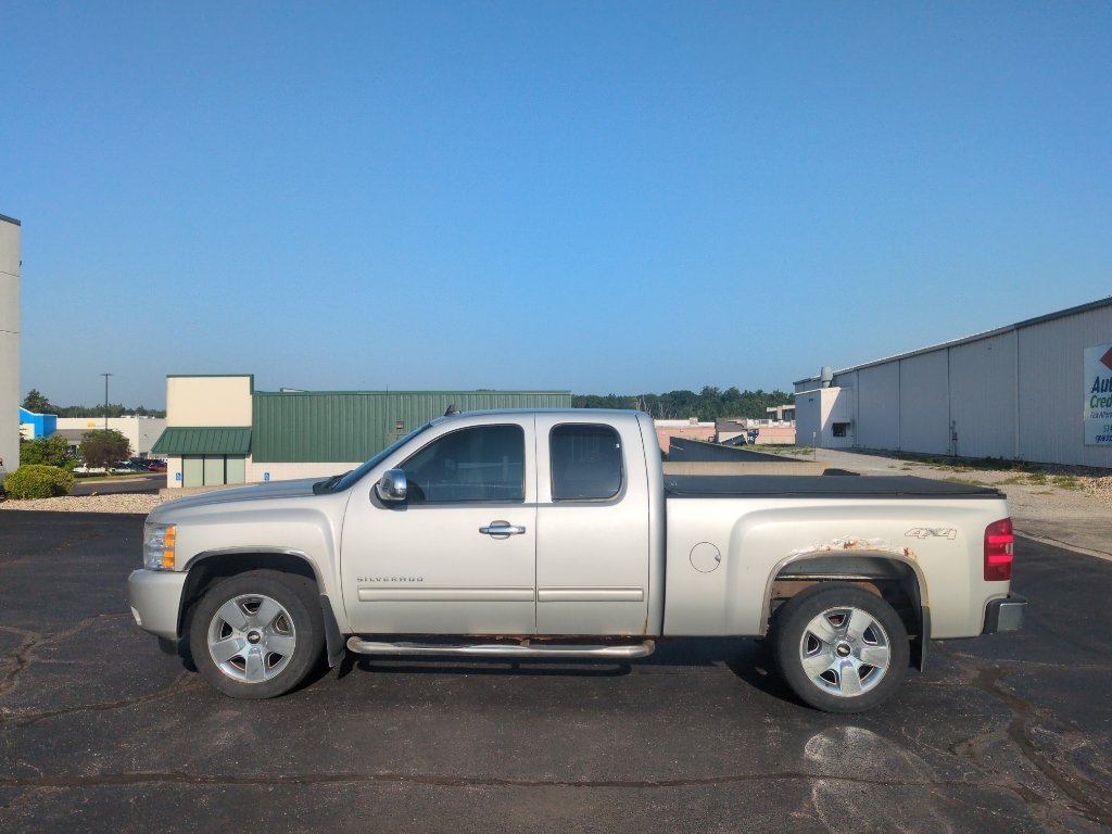 Used 2011 Chevrolet Silverado 1500 LT w/ All-Star Edition AWD/4WD image 8