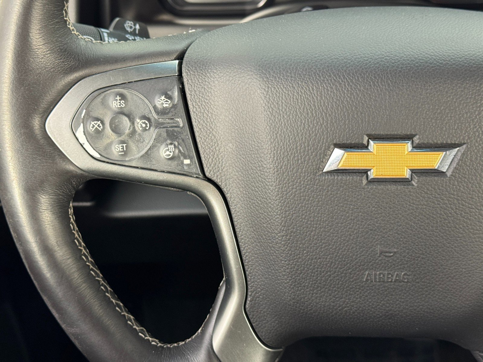 Used 2015 Chevrolet Suburban LTZ RWD image 22