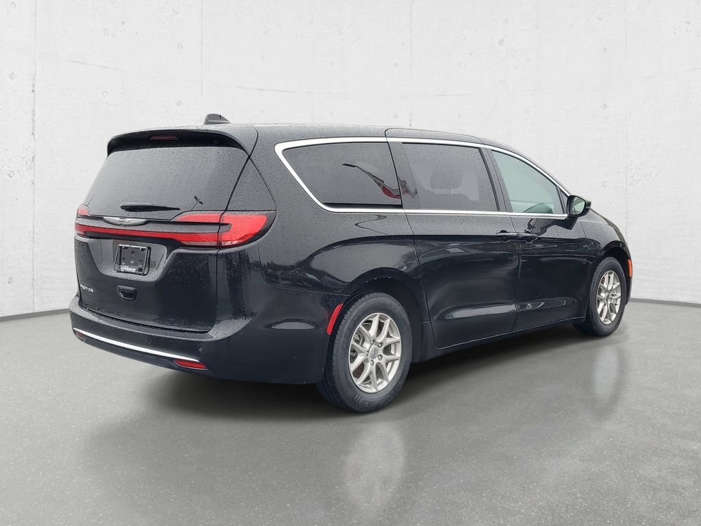 Used 2025 Chrysler Pacifica Select FWD image 7