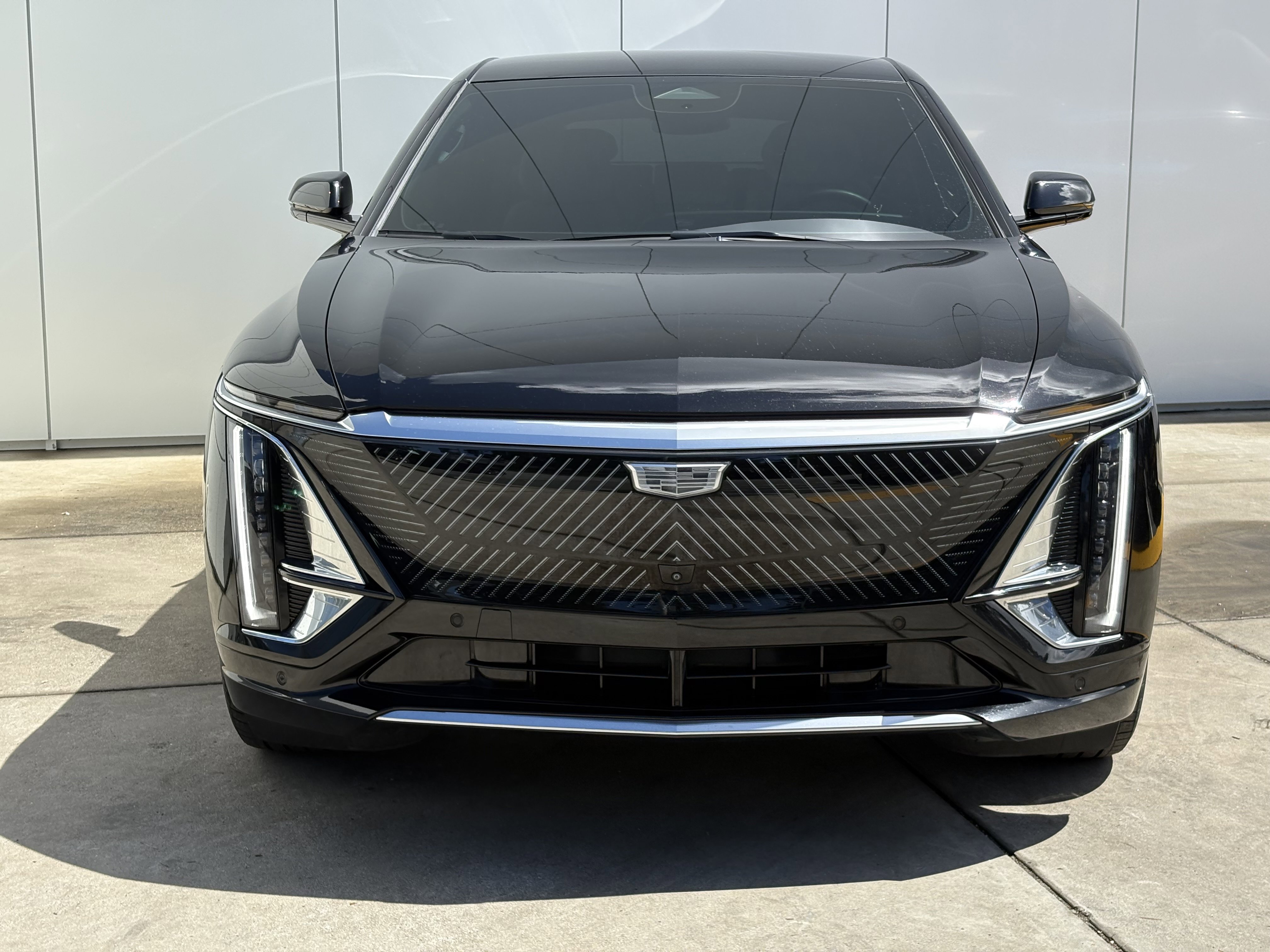 Certified 2024 Cadillac Lyriq Luxury AWD/4WD image 3