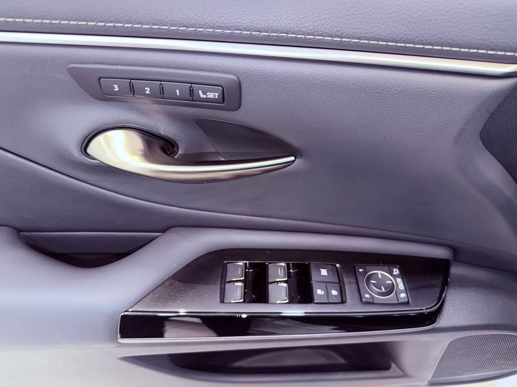 Certified 2024 Lexus ES 350 w/ Premium Package FWD image 18