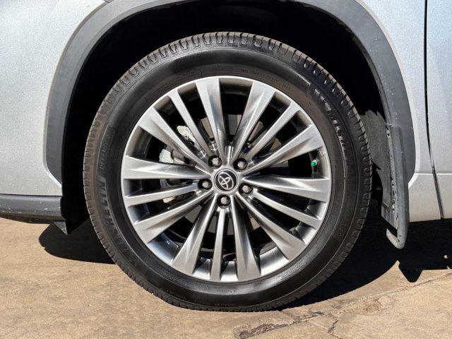 Used 2021 Toyota Highlander Platinum AWD/4WD image 26