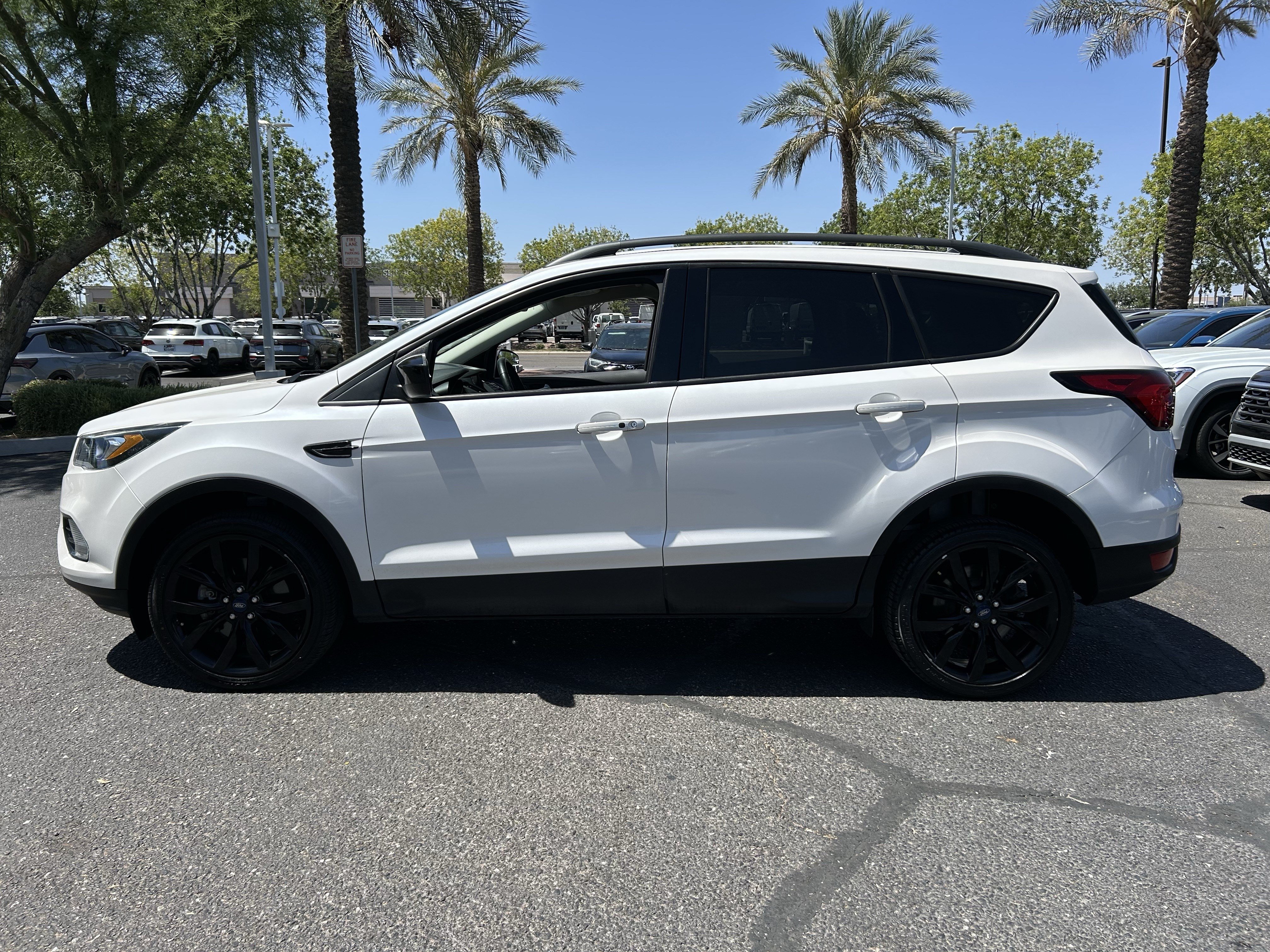 Used 2019 Ford Escape SE AWD/4WD image 2