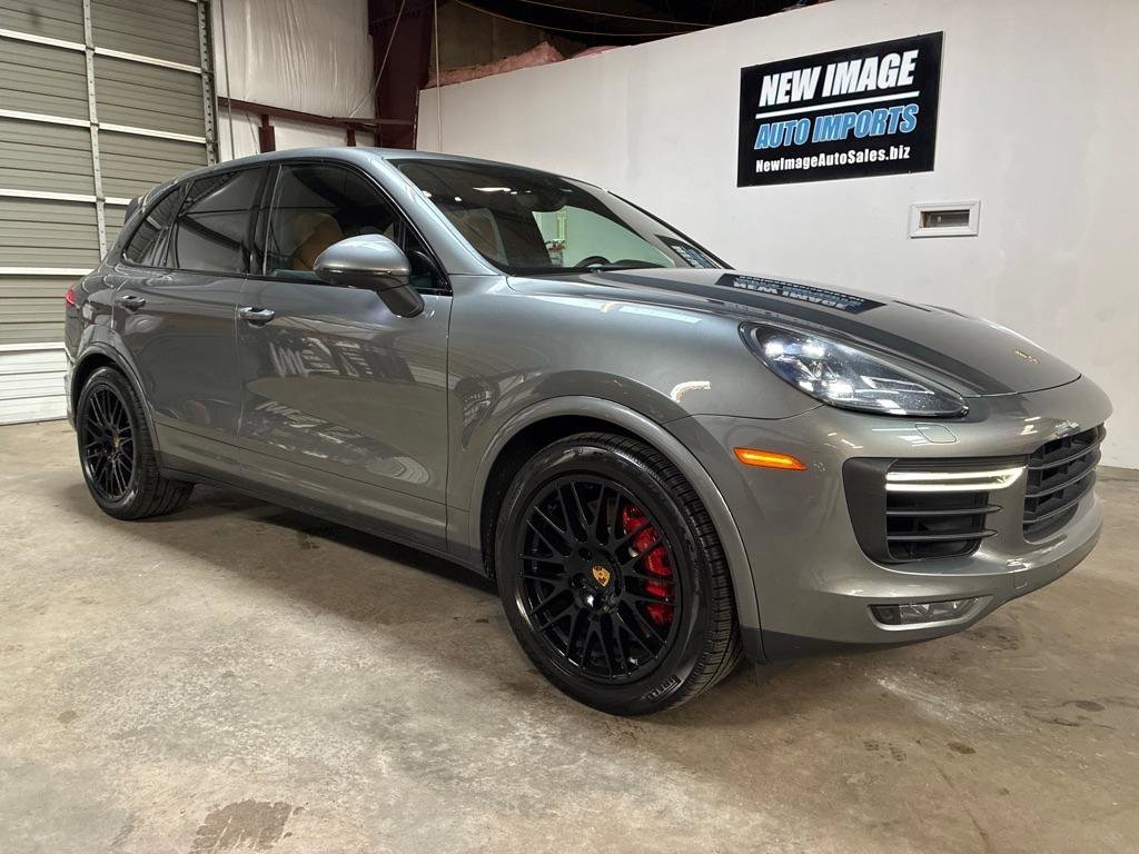 Used 2016 Porsche Cayenne Turbo image 2