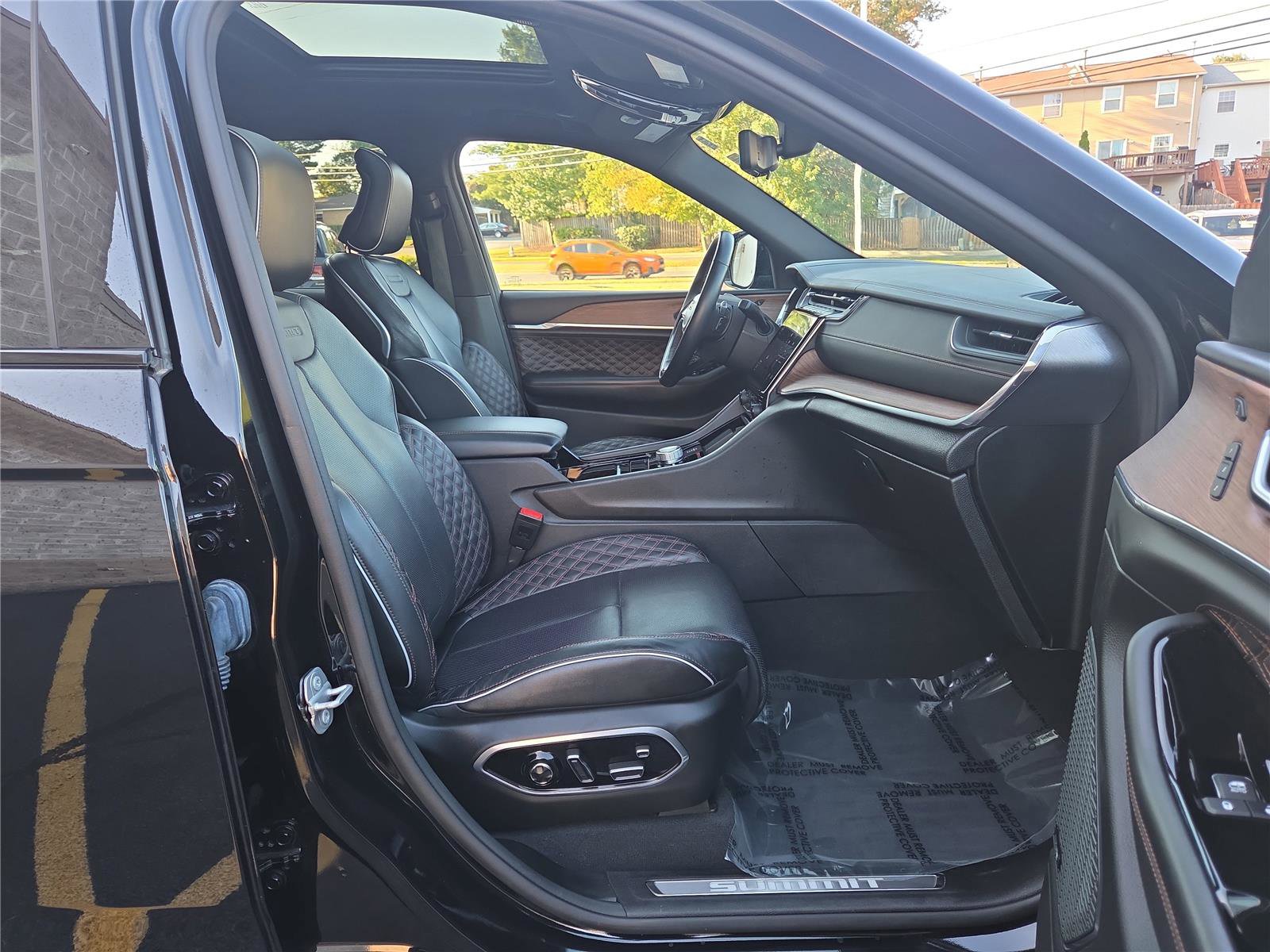 Used 2023 Jeep Grand Cherokee Summit w/ Adv Protech Group IV image 37