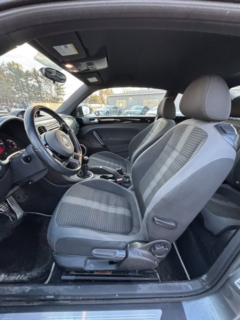 Used 2012 Volkswagen Beetle 2.0T image 9