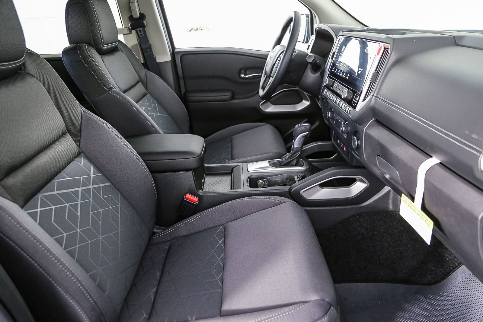 Certified 2025 Nissan Frontier SV image 31