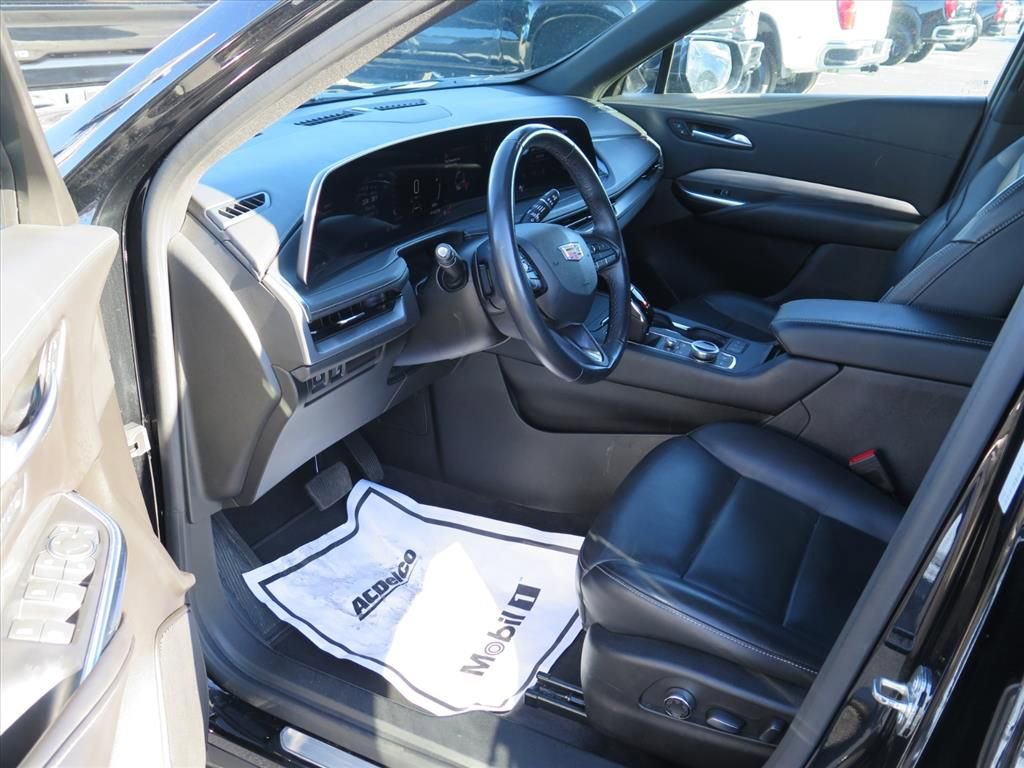 Used 2024 Cadillac XT4 Premium Luxury image 9