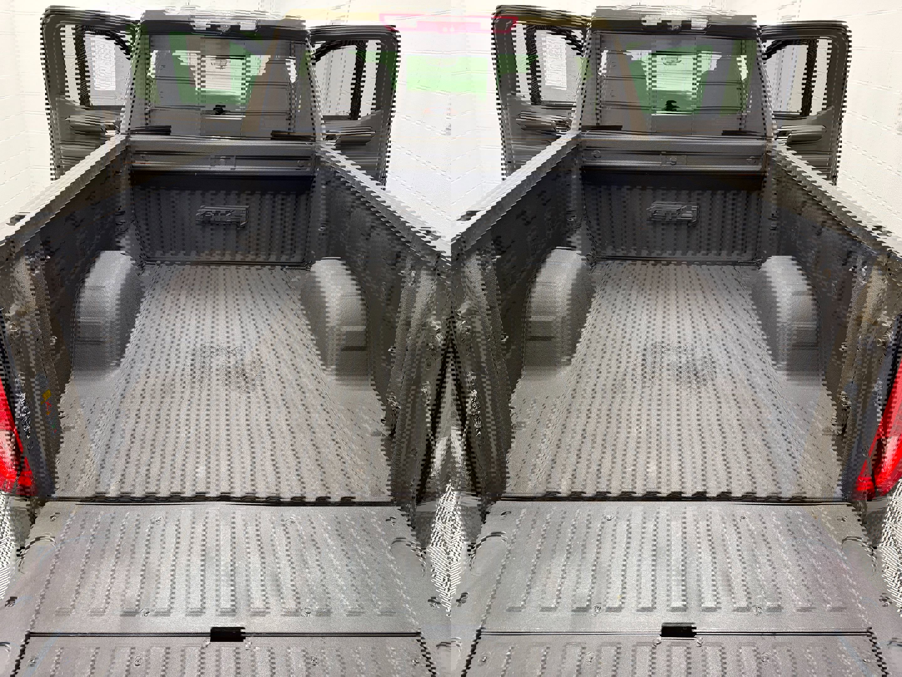 Used 2024 GMC Sierra 1500 AT4 w/ Technology Package image 38