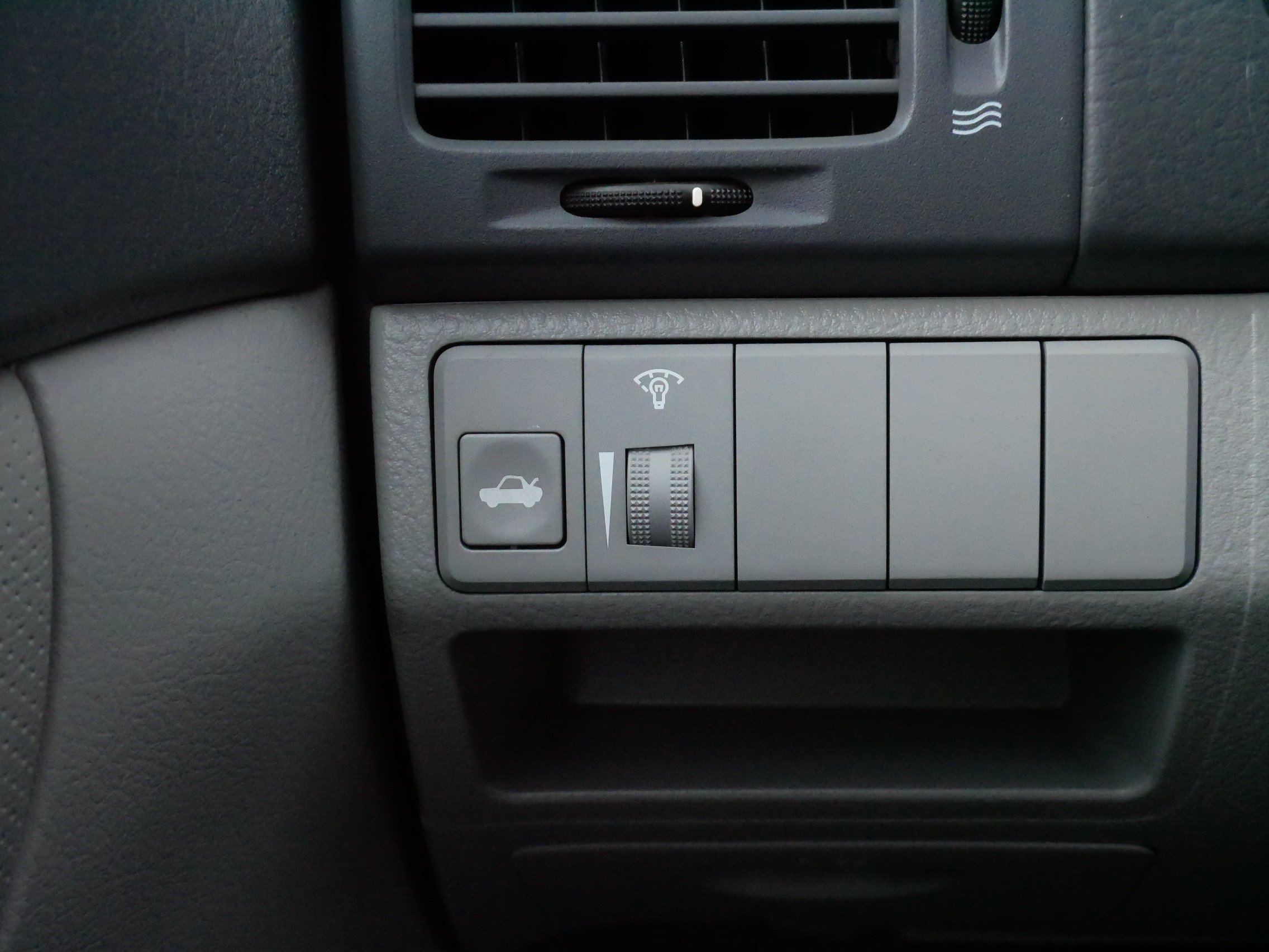 Used 2009 Kia Spectra LX FWD image 26