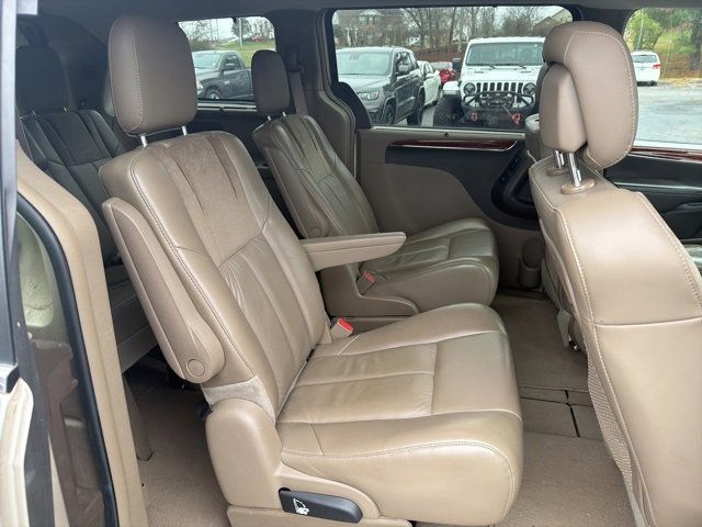 Used 2012 Chrysler Town & Country Limited w/ Luxury Group image 8