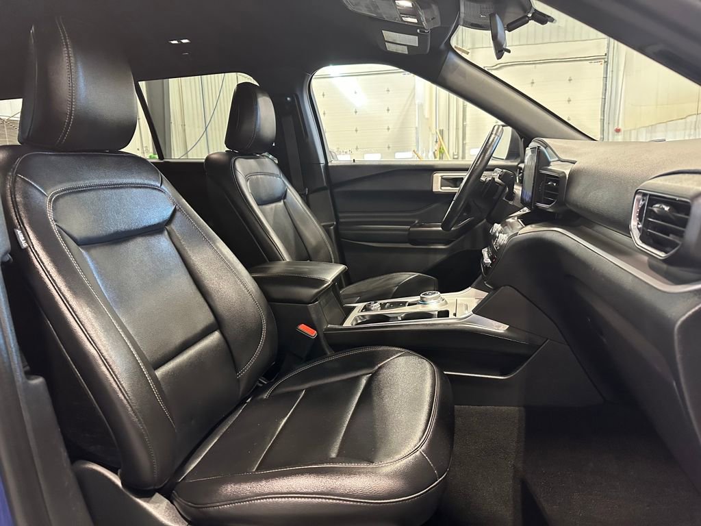 Used 2020 Ford Explorer XLT w/ Equipment Group 202A image 32