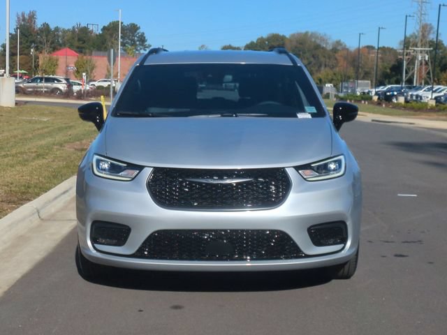 New 2026 Chrysler Pacifica Select w/ S Appearance Package FWD image 16