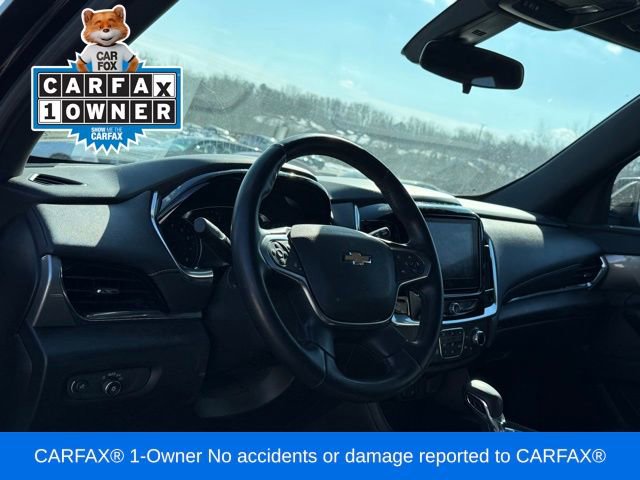 Used 2023 Chevrolet Traverse LT image 2