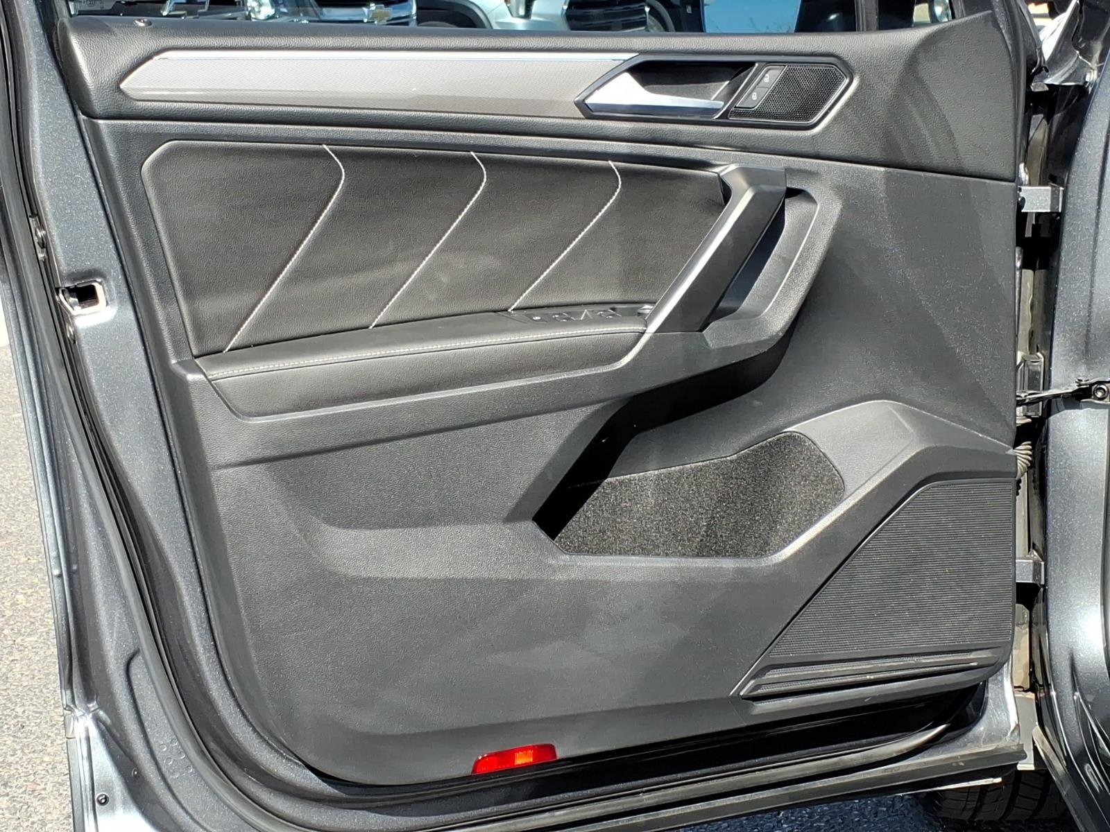 Certified 2023 Volkswagen Tiguan SE R-Line image 17