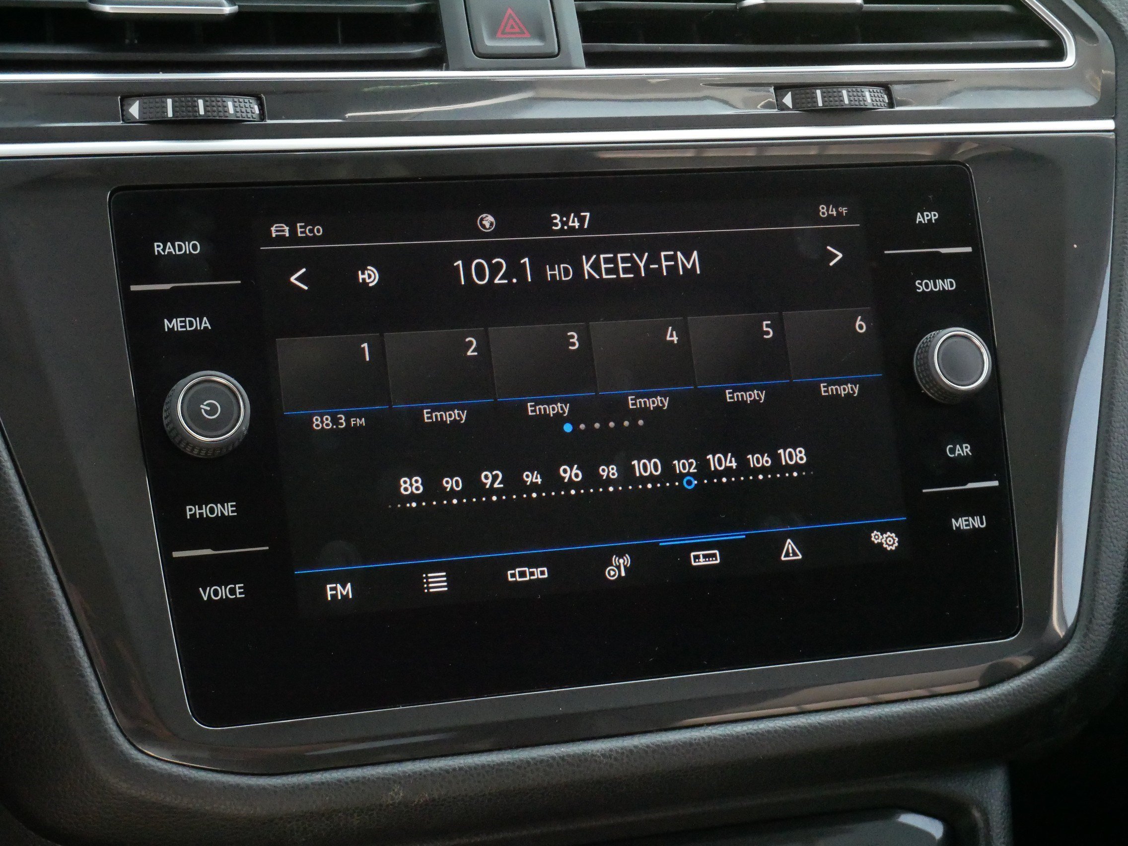Certified 2024 Volkswagen Tiguan SE AWD/4WD image 22
